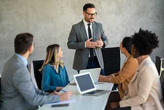 team-leader-discussing-and-brainstorming-new-appro-2025-03-16-17-24-03-utc